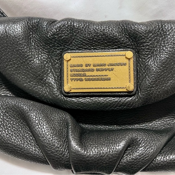 Marc Jacobs Small Black + Gold Purse - Picture 3 of 4